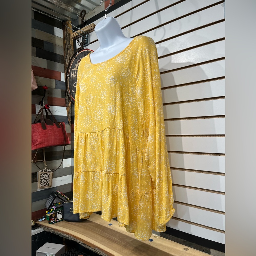 Daytrip blouse 20” p2p - Picture 3 of 8